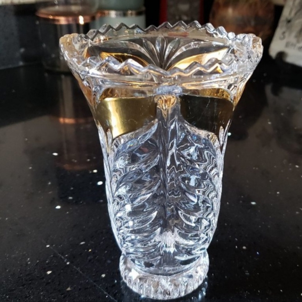 VINTAGE GOLD TRIMMED CRYSTAL VASE - Picture 5 of 6